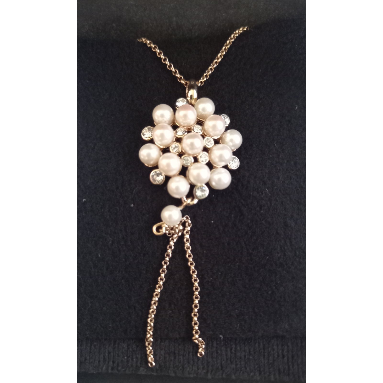 ESTUCHE 1 COLLAR + PAR DE ARETES - COLECCIÓN TRESSOR PERLA COLLAR BAÑADO EN ORO