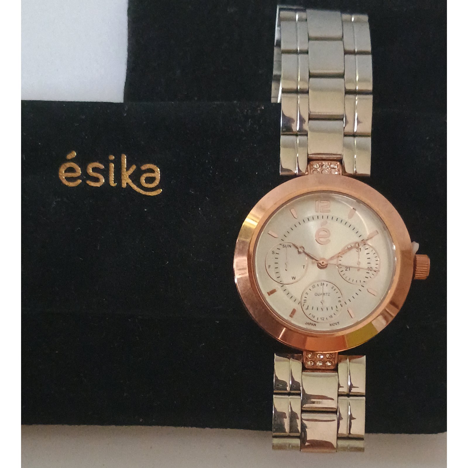 RELOJ DE PULSO ÉSIKA MODELO TC I 109 2 TONOS - METAL LENTE DE VIDRIO