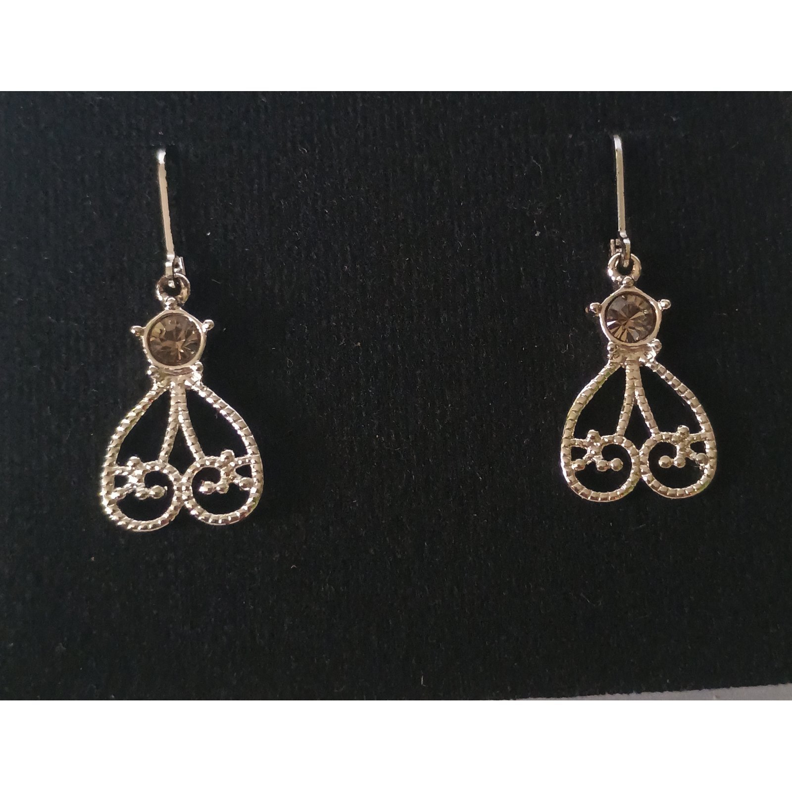 ESTUCHE 1 COLLAR + 1 PAR DE ARETES UNIQUE - COLECCIÓN DIVA DIAMOND METAL BAÑADO EN PLATA