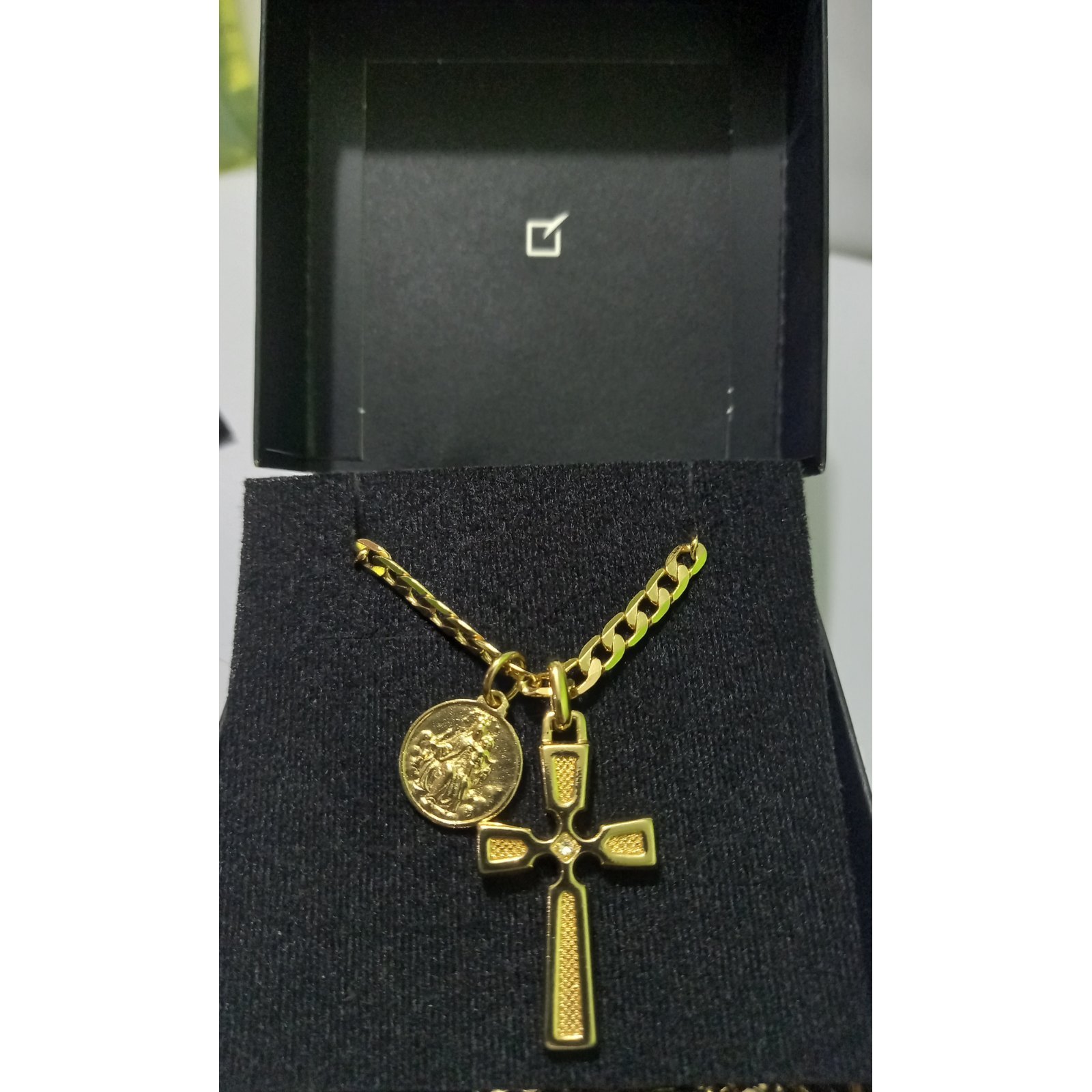 COLLAR HOMBRE UNIQUE - COLECCIÓN CADENA CARMELITA DE ORO 18 QUILATES