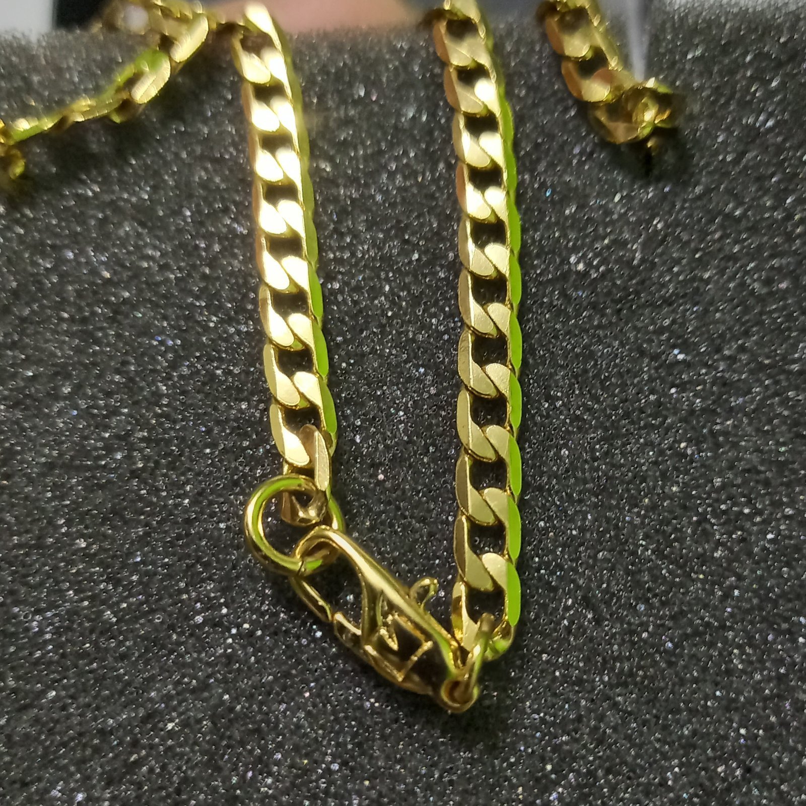 COLLAR HOMBRE UNIQUE - COLECCIÓN CADENA CARMELITA DE ORO 18 QUILATES